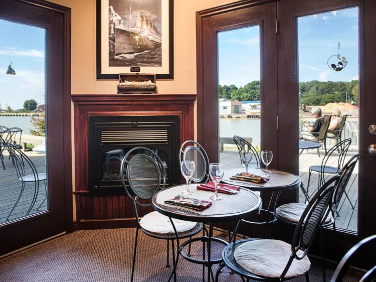 Inn On The Harbour And Telegraph House Port Stanley Kültér fotó